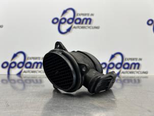 Gebruikte Luchtmassameter Peugeot Partner (GC/GF/GG/GJ/GK) 1.6 HDI 90 16V Prijs € 40,00 Margeregeling aangeboden door Gebr Opdam B.V.