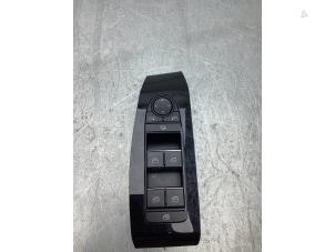 Gebruikte Ruit schakelaar elektrisch Mazda 3 Sport (BP) 2.0 SkyActiv-G 122 Mild Hybrid 16V Prijs € 75,00 Margeregeling aangeboden door Gebr Opdam B.V.