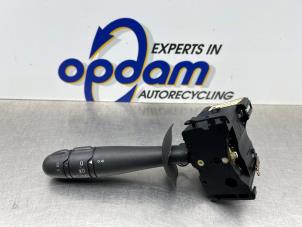 Gebruikte Richtingaanwijzer Schakelaar Renault Vel Satis (BJ) 3.5 V6 24V Autom. Prijs € 35,00 Margeregeling aangeboden door Gebr Opdam B.V.