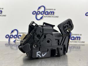 Gebruikte Deurslot Mechaniek 4Deurs rechts-voor Skoda Rapid 1.2 TSI Prijs € 50,00 Margeregeling aangeboden door Gebr Opdam B.V.