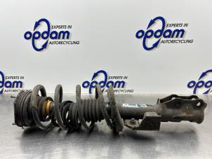 Gebruikte Mac Phersonpoot links-voor Mazda 2 (DE) 1.3 16V S-VT Prijs € 50,00 Margeregeling aangeboden door Gebr Opdam B.V.