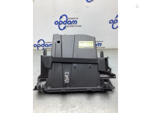 Gebruikte Dashboardkastje Renault Trafic (1FL/2FL/3FL/4FL) 2.0 dCi 16V 150 Prijs € 90,75 Inclusief btw aangeboden door Gebr Opdam B.V.