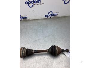 Gebruikte Aandrijfas links-voor Seat Leon ST (5FF) 2.0 TSI Cupra 300 16V Prijs € 100,00 Margeregeling aangeboden door Gebr Opdam B.V.