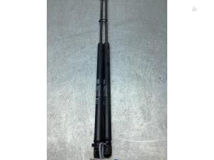 Gebruikte Gasdemperset Kofferdeksel Hyundai i30 (FD) 1.6 CVVT 16V Prijs € 30,00 Margeregeling aangeboden door Gebr Opdam B.V.