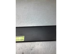 Gebruikte Sierstrip Renault Trafic (1FL/2FL/3FL/4FL) 2.0 dCi 16V 150 Prijs € 36,30 Inclusief btw aangeboden door Gebr Opdam B.V.