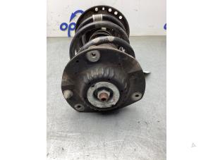 Gebruikte Schokdemperpoot rechts-voor Opel Astra K 1.0 Turbo 12V Prijs € 75,00 Margeregeling aangeboden door Gebr Opdam B.V.