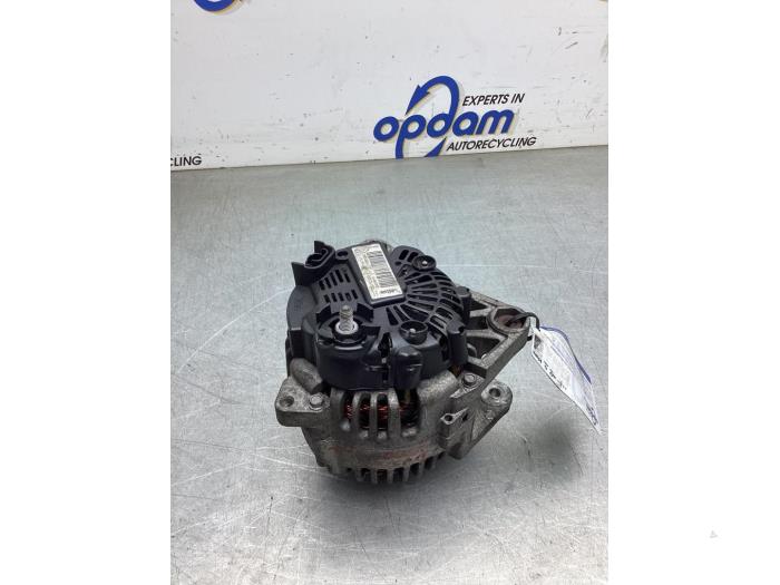 Gebruikte Dynamo Dacia Duster (HS) 1.6 16V Prijs € 70,00 Margeregeling aangeboden door Gebr Opdam B.V.