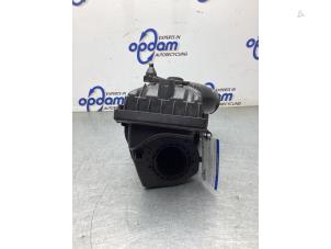 Gebruikte Luchtfilterhuis Landrover Range Rover Sport (LW) 3.0 TDV6 Prijs € 100,00 Margeregeling aangeboden door Gebr Opdam B.V.