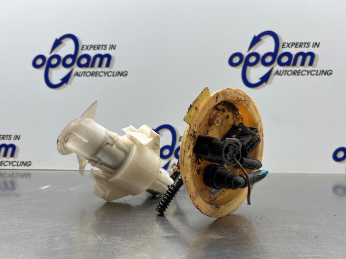 Gebruikte Benzinepomp BMW 5 serie (F10) 535d 24V Prijs € 125,00 Margeregeling aangeboden door Gebr Opdam B.V.