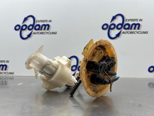 Gebruikte Benzinepomp BMW 5 serie (F10) 535d 24V Prijs € 125,00 Margeregeling aangeboden door Gebr Opdam B.V.