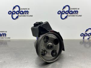 Gebruikte Stuurbekrachtiging Pomp Peugeot 206+ (2L/M) 1.4 XS Prijs € 75,00 Margeregeling aangeboden door Gebr Opdam B.V.