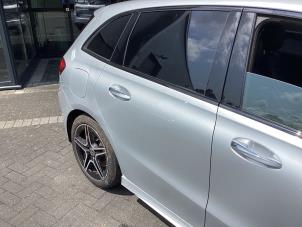 Gebruikte Portier 4Deurs rechts-achter Mercedes B (W247) 1.3 B-250 e Turbo 16V Prijs € 500,00 Margeregeling aangeboden door Gebr Opdam B.V.
