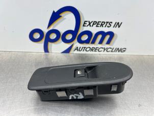 Gebruikte Schakelaar Elektrisch Raam Citroen C3 (SC) 1.6 HDi 92 Prijs € 20,00 Margeregeling aangeboden door Gebr Opdam B.V.