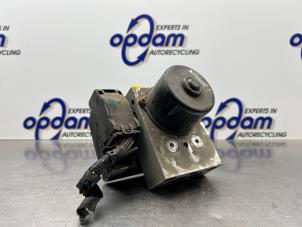 Gebruikte ABS Pomp Volvo S60 I (RS/HV) 2.4 20V 140 Prijs € 250,00 Margeregeling aangeboden door Gebr Opdam B.V.