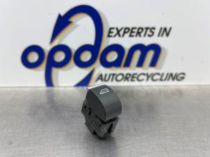 Gebruikte Ruit schakelaar elektrisch Ford Focus 3 Wagon 1.6 TDCi ECOnetic Prijs € 25,00 Margeregeling aangeboden door Gebr Opdam B.V.