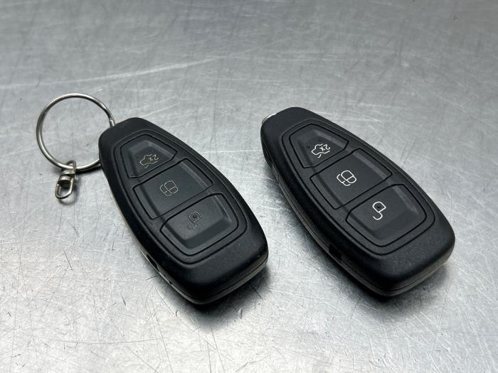 Slotenset Cilinder (compleet) van een Ford Focus 3 Wagon 1.6 TDCi ECOnetic 2013