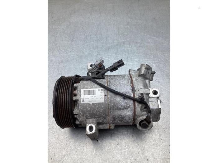 Gebruikte Aircopomp Renault Captur I (2R) 0.9 Energy TCE 12V Prijs € 100,00 Margeregeling aangeboden door Gebr Opdam B.V.