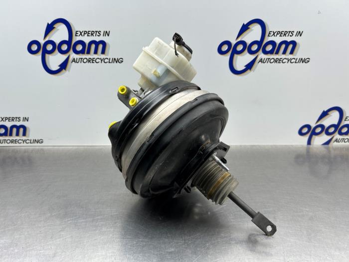 Gebruikte Rembekrachtiger BMW 5 serie (F10) 535d 24V Prijs € 150,00 Margeregeling aangeboden door Gebr Opdam B.V.