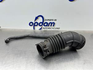 Gebruikte Aanzuigslang Lucht Kia Rio III (UB) 1.2 CVVT 16V Prijs € 50,00 Margeregeling aangeboden door Gebr Opdam B.V.