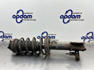 Gebruikte Mac Phersonpoot links-voor Opel Astra H SW (L35) 1.6 16V Twinport Prijs € 50,00 Margeregeling aangeboden door Gebr Opdam B.V.