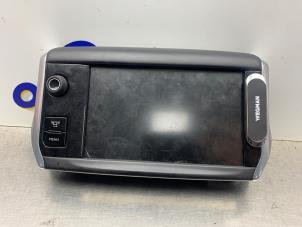 Gebruikte Display Multi Media regelunit Peugeot 208 I (CA/CC/CK/CL) 1.2 Vti 12V PureTech 82 Prijs € 250,00 Margeregeling aangeboden door Gebr Opdam B.V.
