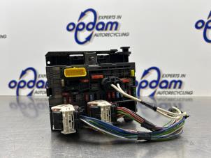 Gebruikte Zekeringkast Peugeot Partner (GC/GF/GG/GJ/GK) 1.6 HDI 90 16V Prijs € 200,00 Margeregeling aangeboden door Gebr Opdam B.V.