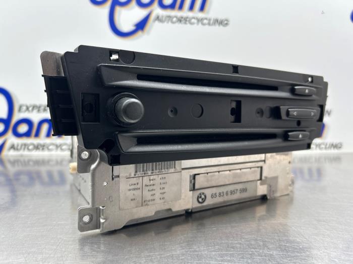 Regelunit Multi Media van een BMW 1 serie (E87/87N) 120d 16V 2004