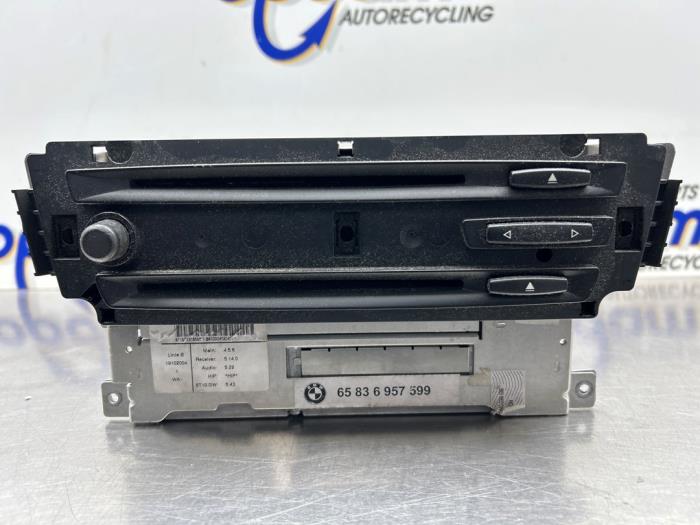 Regelunit Multi Media van een BMW 1 serie (E87/87N) 120d 16V 2004