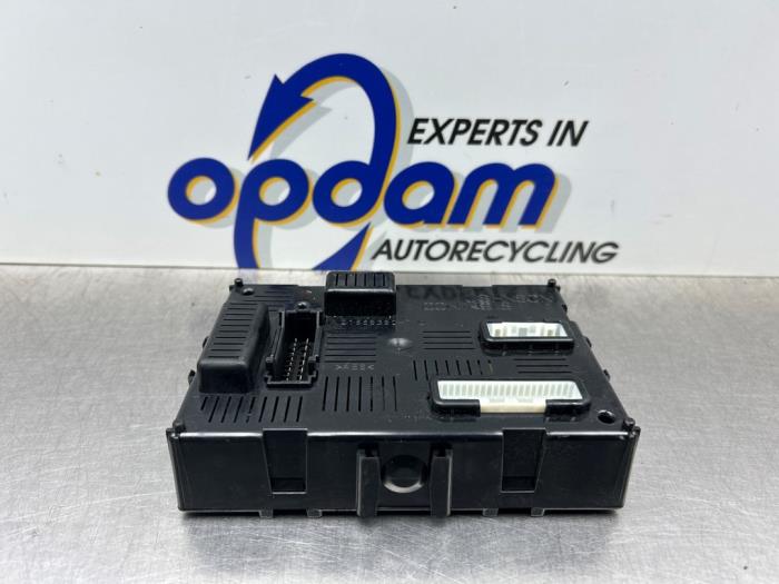 Gebruikte Bodycontrol Module Renault Clio III (BR/CR) 1.2 16V TCe 100 Prijs € 50,00 Margeregeling aangeboden door Gebr Opdam B.V.