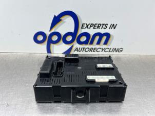 Gebruikte Computer Body Control Renault Clio III (BR/CR) 1.2 16V TCe 100 Prijs € 50,00 Margeregeling aangeboden door Gebr Opdam B.V.