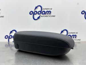 Nieuwe Armleuning Toyota Yaris III (P13) 1.0 12V VVT-i Prijs € 151,25 Inclusief btw aangeboden door Gebr Opdam B.V.