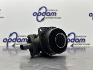 Gebruikte Luchtmassameter Volkswagen Polo IV (9N1/2/3) 1.4 TDI 80 Prijs € 35,00 Margeregeling aangeboden door Gebr Opdam B.V.