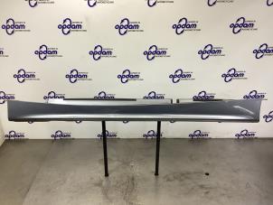 Gebruikte Sideskirt links BMW 1 serie (E87/87N) 120d 16V Prijs € 60,00 Margeregeling aangeboden door Gebr Opdam B.V.