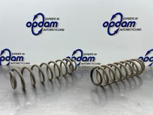 Gebruikte Schroefveer achter Skoda Fabia III Combi (NJ5) 1.0 TSI 12V Prijs € 40,00 Margeregeling aangeboden door Gebr Opdam B.V.