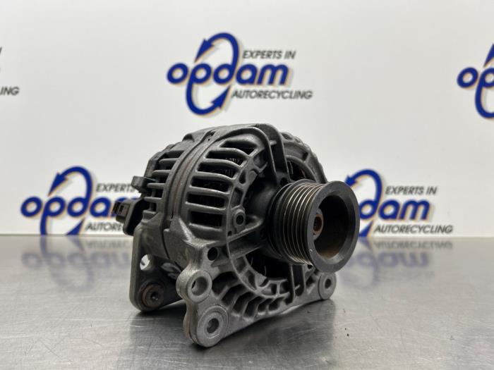 Gebruikte Dynamo Skoda Octavia (1U2) 1.8 SLX 20V Prijs € 75,00 Margeregeling aangeboden door Gebr Opdam B.V.