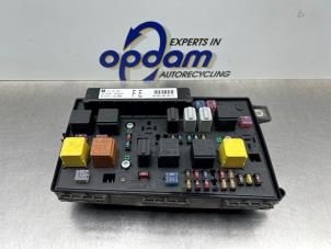 Gebruikte Zekeringkast Opel Astra H (L48) 1.6 16V Twinport Prijs € 75,00 Margeregeling aangeboden door Gebr Opdam B.V.