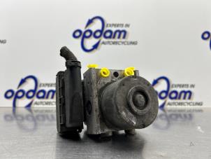 Gebruikte ABS Pomp Opel Astra H (L48) 1.6 16V Twinport Prijs € 200,00 Margeregeling aangeboden door Gebr Opdam B.V.