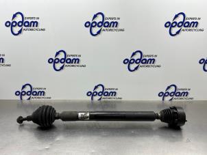 Gebruikte Aandrijfas rechts-voor Volkswagen Touran (1T1/T2) 1.6 FSI 16V Prijs € 75,00 Margeregeling aangeboden door Gebr Opdam B.V.