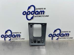 Gebruikte Schakelaar Elektrisch Raam Mercedes CLK (C208) 2.0 200 16V Prijs € 70,00 Margeregeling aangeboden door Gebr Opdam B.V.