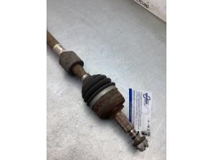 Gebruikte Aandrijfas links-voor Renault Megane IV Estate (RFBK) 1.5 Energy dCi 110 Prijs € 100,00 Margeregeling aangeboden door Gebr Opdam B.V.