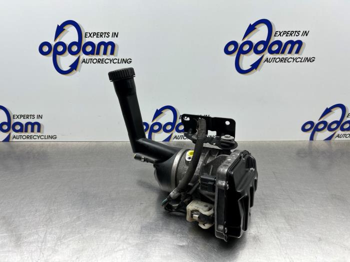Gebruikte Servopomp Citroen C4 Picasso (UD/UE/UF) 1.6 HDiF 16V 110 Prijs € 100,00 Margeregeling aangeboden door Gebr Opdam B.V.