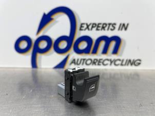 Gebruikte Schakelaar Elektrisch Raam Seat Altea XL (5P5) 1.4 TSI 16V Prijs € 20,00 Margeregeling aangeboden door Gebr Opdam B.V.