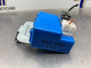 Gebruikte Alarm relais Hyundai i10 (F5) 1.1i 12V Prijs € 15,00 Margeregeling aangeboden door Gebr Opdam B.V.