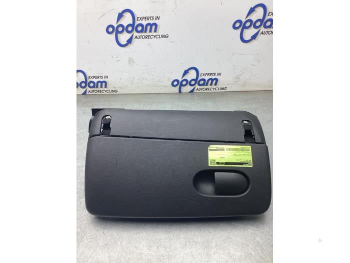 Gebruikte Dashboardkastje Mini Mini (F56) 1.2 12V One Prijs € 50,00 Margeregeling aangeboden door Gebr Opdam B.V.