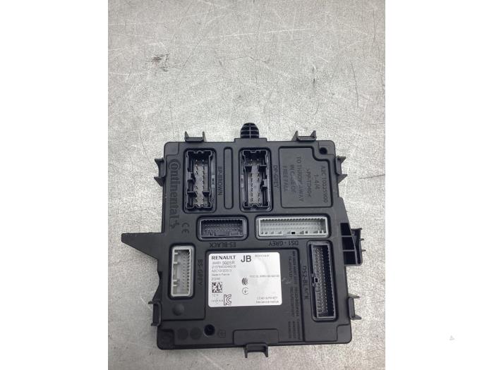 Computer Body Control van een Renault Clio V (RJAB) 1.0 TCe 100 12V 2021