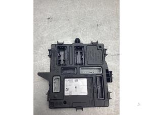 Gebruikte Bodycontrol Module Renault Clio V (RJAB) 1.0 TCe 100 12V Prijs € 150,00 Margeregeling aangeboden door Gebr Opdam B.V.