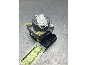 Gebruikte ABS Pomp Renault Megane IV Estate (RFBK) 1.5 Energy dCi 110 Prijs € 125,00 Margeregeling aangeboden door Gebr Opdam B.V.