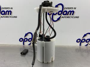 Gebruikte Benzinepomp Opel Adam 1.2 16V Prijs € 150,00 Margeregeling aangeboden door Gebr Opdam B.V.