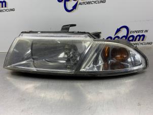 Gebruikte Koplamp links Mitsubishi Carisma 1.8 GDI 16V Prijs € 45,00 Margeregeling aangeboden door Gebr Opdam B.V.