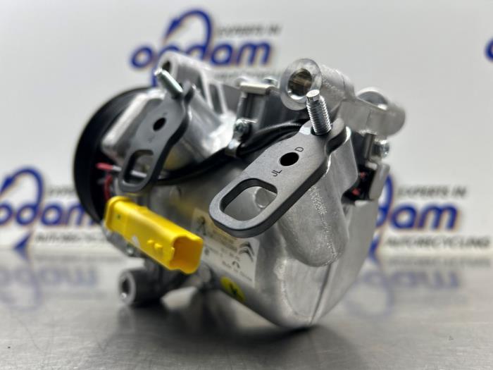 Aircopomp van een Opel Vivaro 2020